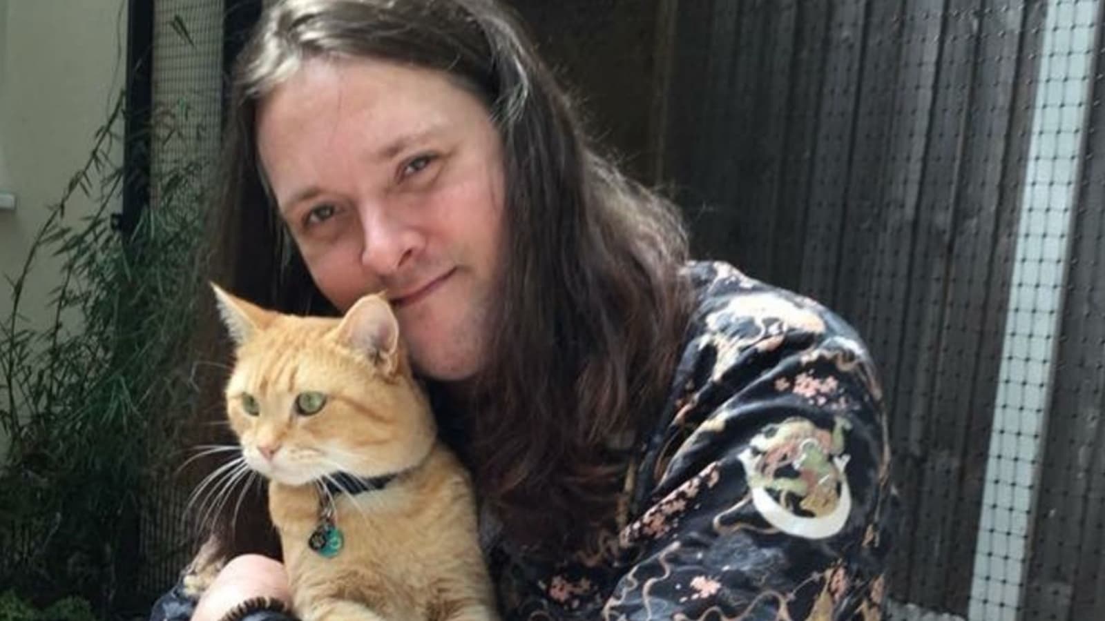 Hombre salva su vida y se vuelve millonario gracias a su gato