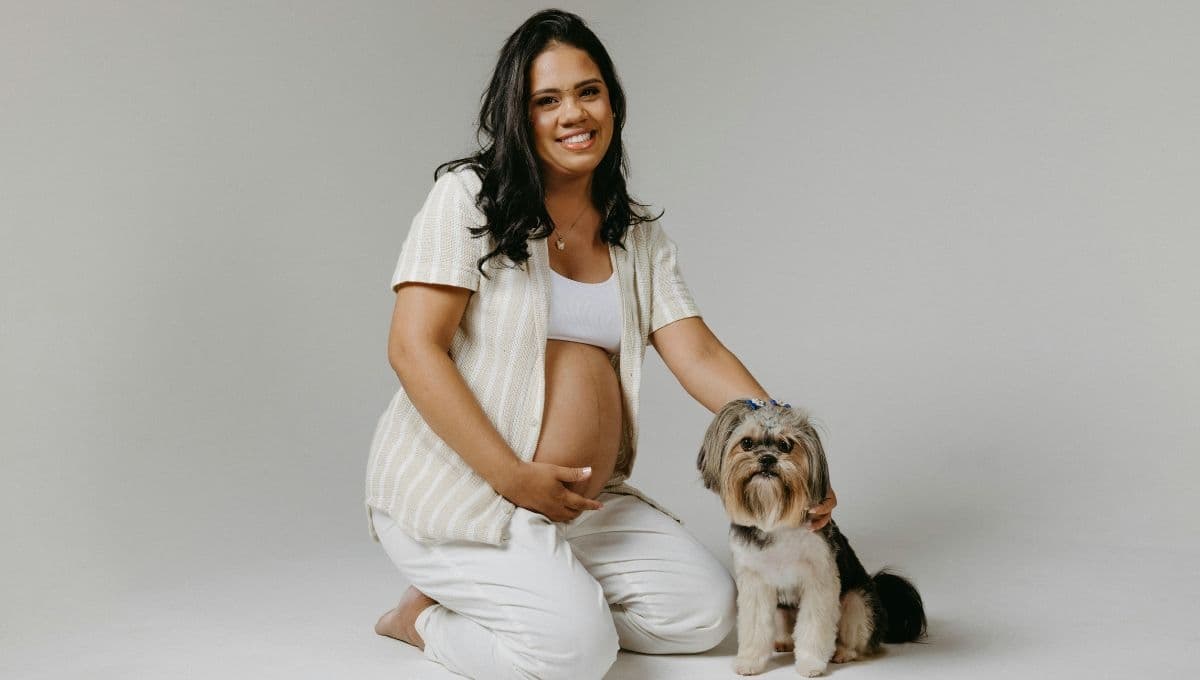 5 comportamientos que tiene un perro cuando una mujer está embarazada
